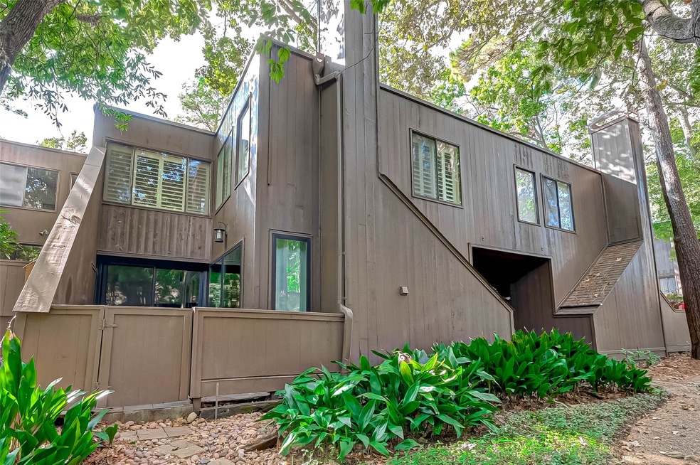 129 Litchfield Ln, Houston, TX 77024 - photo 1