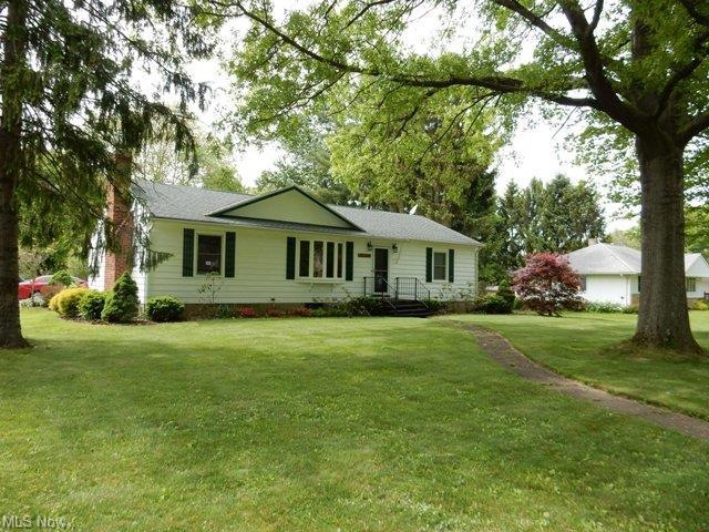 Inviting Copley ranch on over half acre lot close 
