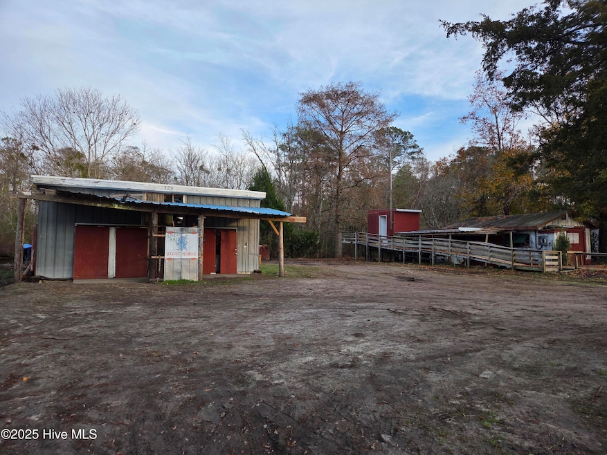 323 E Chatham St, Newport, NC 28570 - photo 1