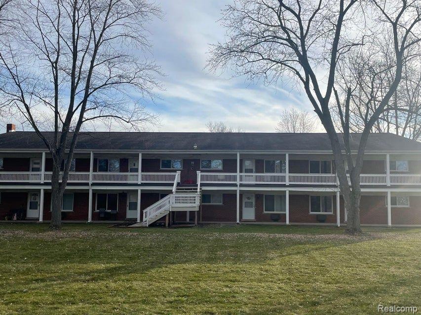 59425 10 Mile Rd unit 12B, South Lyon, MI 48178 - photo 1