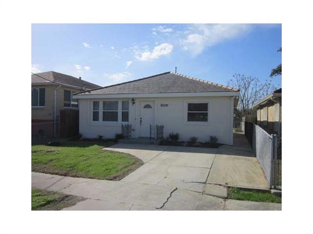 Image. Precious remodeled ranch with slate roof, 3