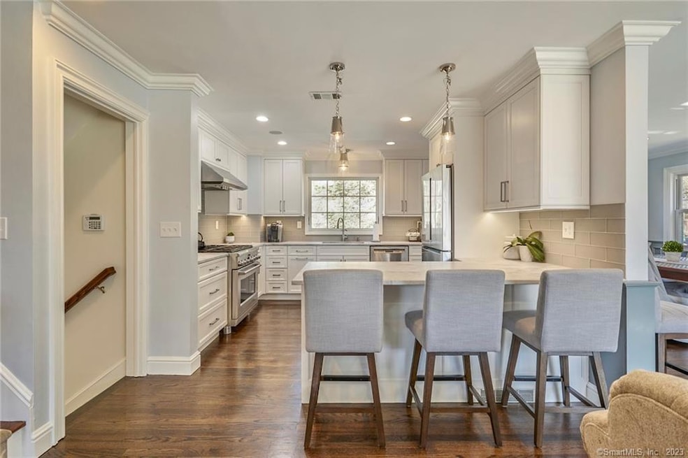 2 Edgemarth Hill Rd, Westport, CT 06880 - photo 1