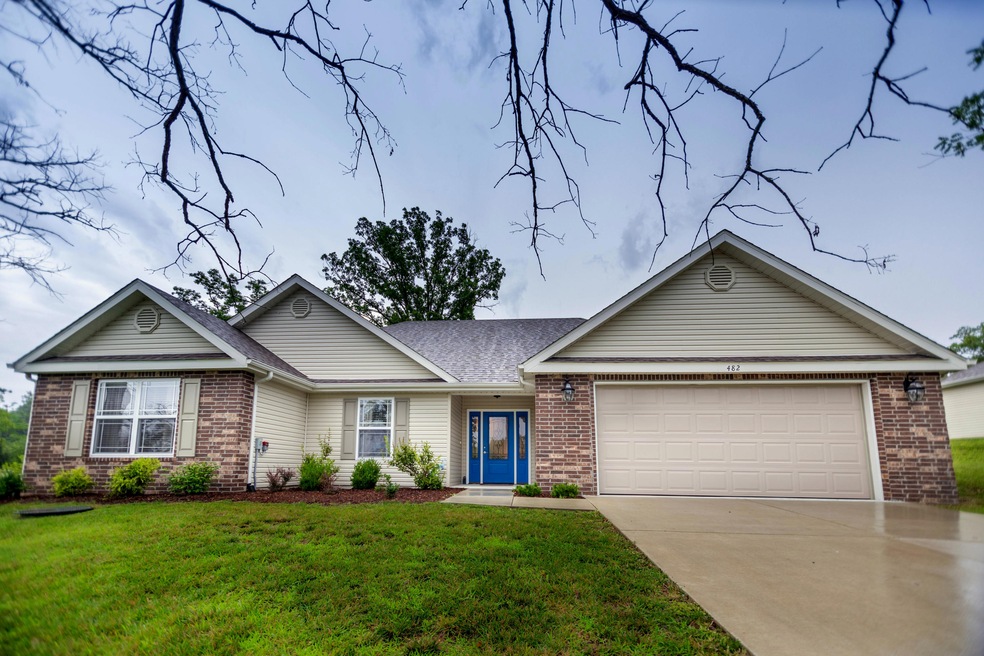 482 OakBrooke Est Ln