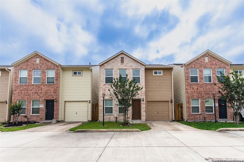 5120 Pinemont Place, Houston, TX 77092 - photo 1