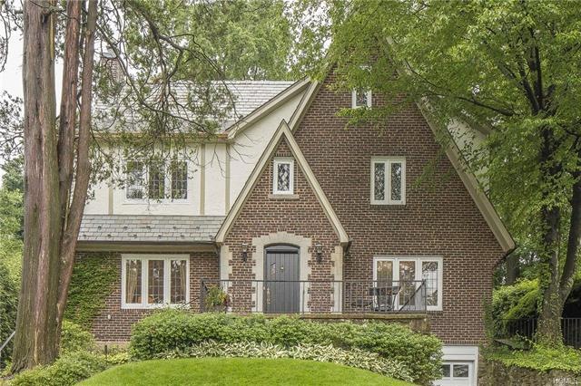 211 Pondfield Rd W, Bronxville, NY 10708 - photo 1