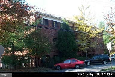236 W Taylor Run Pkwy unit 9, Alexandria, VA 22314 - photo 1