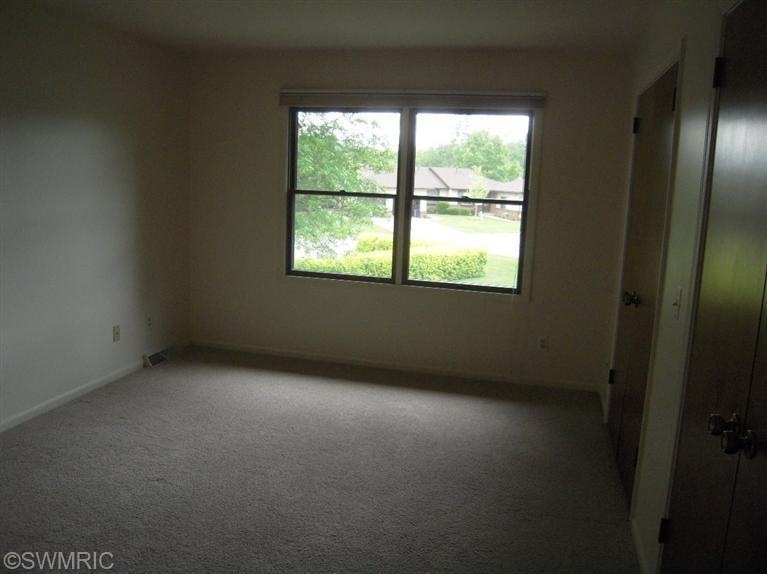 2246 Mapleton St NE unit 112, Grand Rapids, MI 49505 - photo 1
