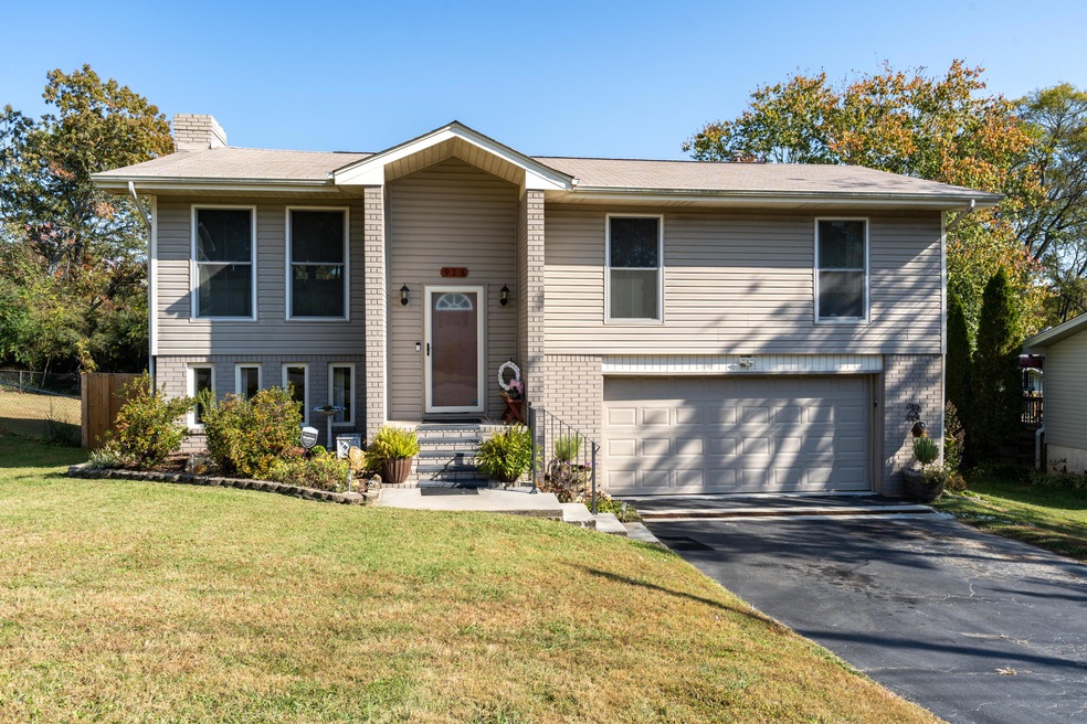 913 Kenny Way Front 1