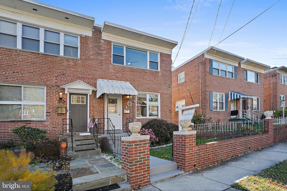 32 Underwood St NW, Washington, DC 20012 - photo 1