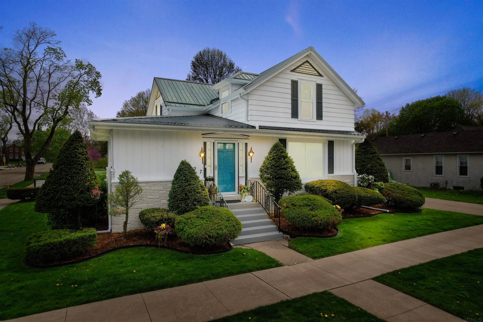 327 W 4th St, Auburn, IN 46706 - photo 1