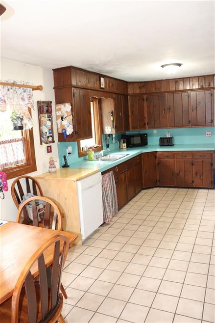 8 Pond Rd, Bellows Falls, VT 05101 - photo 1