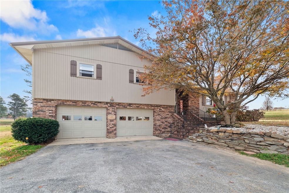 6453 Whispering Pine Rd, Harrison, AR 72601 - photo 1