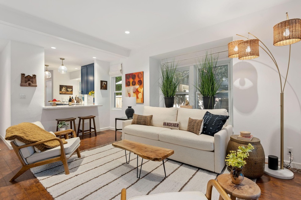 4-web-or-mls-04 - Living Room