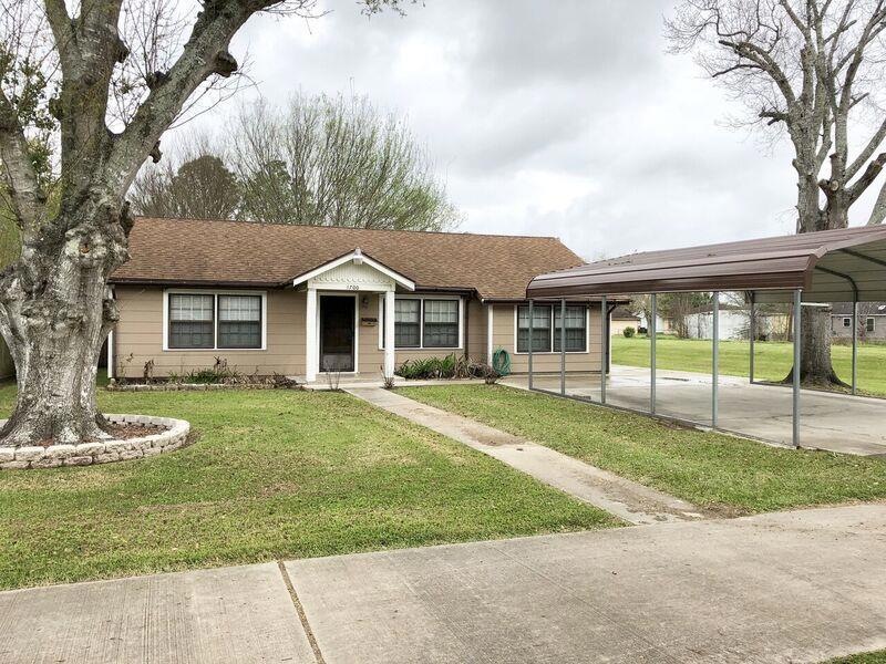1700 Mary Ave, Bay City, TX 77414 - photo 1