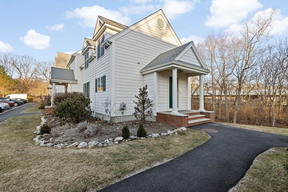 196 Summer St unit 5, Hingham, MA 02043 - photo 1