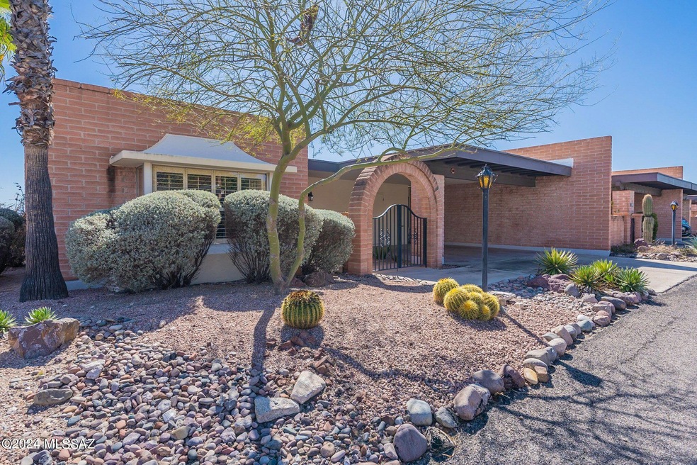 Welcome to 5530 N Arroyo Grande!