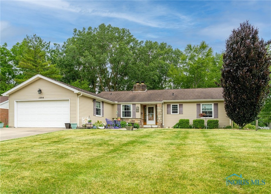 1204 Heather Dr, Findlay, OH 45840 - photo 1