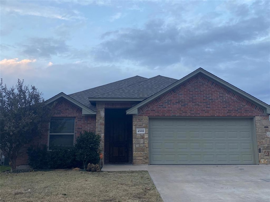 4502 Sapphire Ln, Granbury, TX 76049 - photo 1