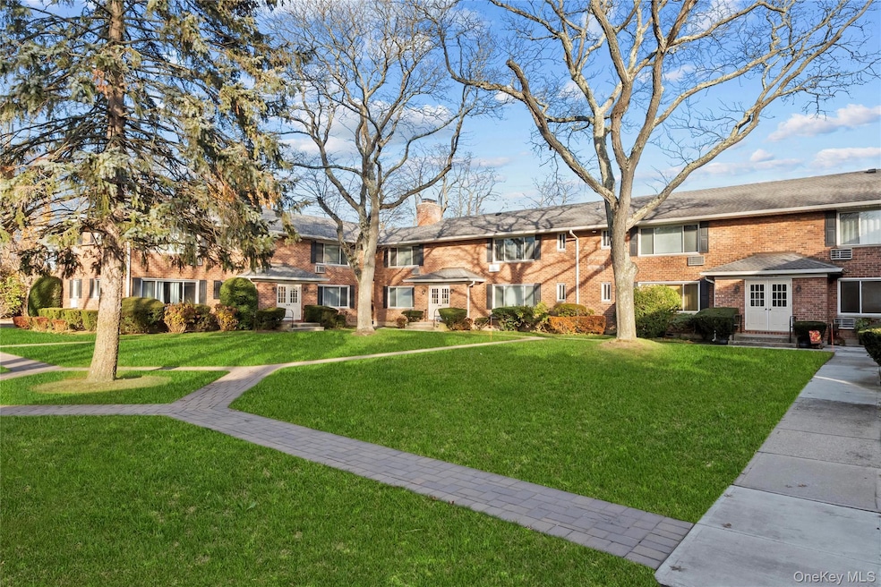 51 Edmunton Dr unit F17, North Babylon, NY 11703 - photo 1