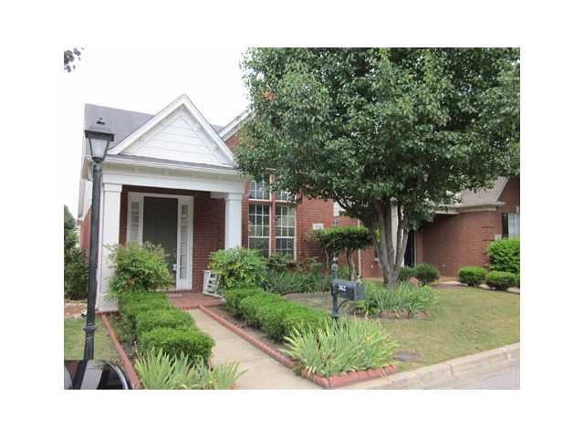 This great house, in a gated community, is clean, 