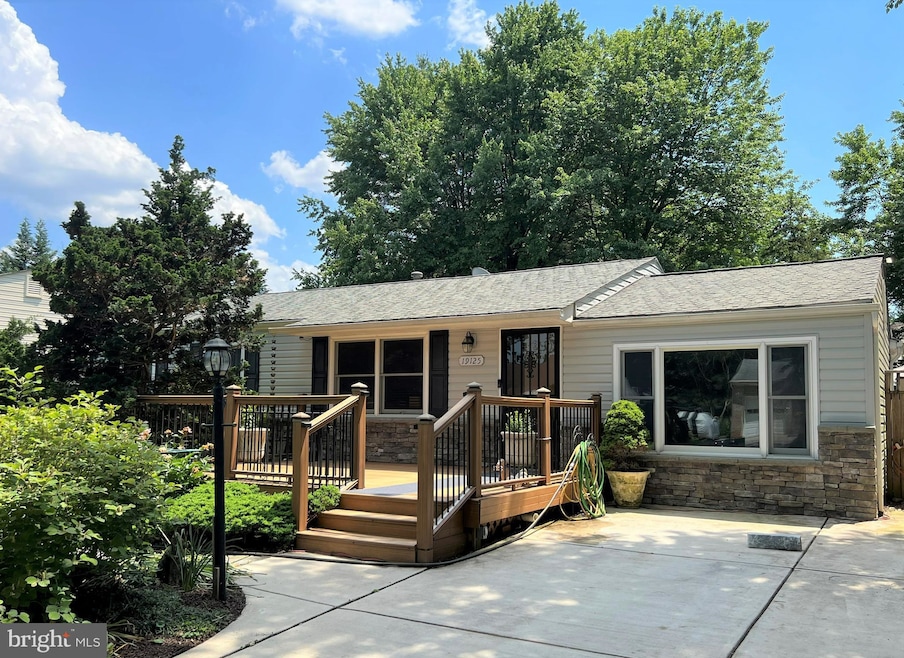 19125 Saint Johnsbury Ln, Germantown, MD 20876 - photo 1