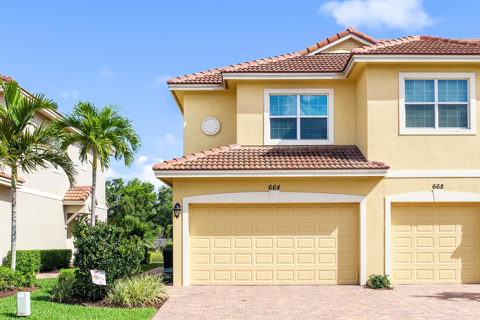664 SW Glen Crest Way Townhome