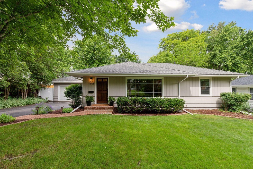 Welcome home to 1608 Maryland Ave s