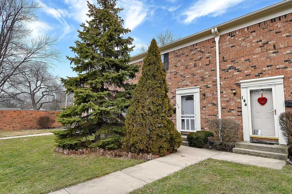 146 W Tarryton Court Columbus OH 43228-2