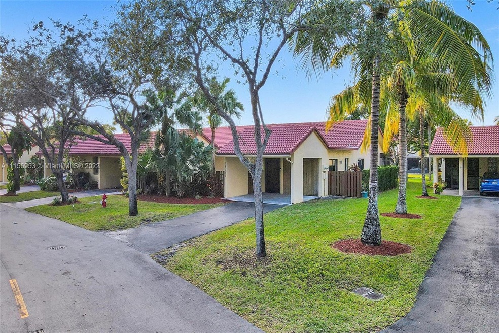 16255 Laurel Dr unit 12, Weston, FL 33326 - photo 1