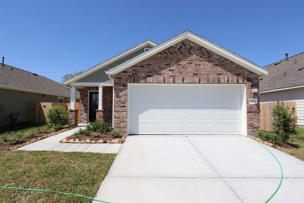 1220 Filly Creek Dr, Alvin, TX 77511 - photo 1