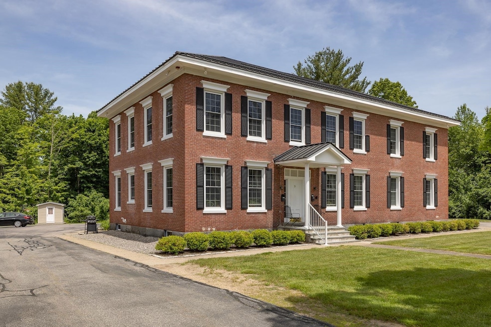 9 Forest St unit 2, Exeter, NH 03833 - photo 1