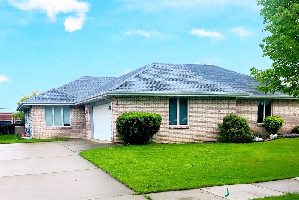 940 Ivanhoe Ln, Dyer, IN 46311 - photo 1