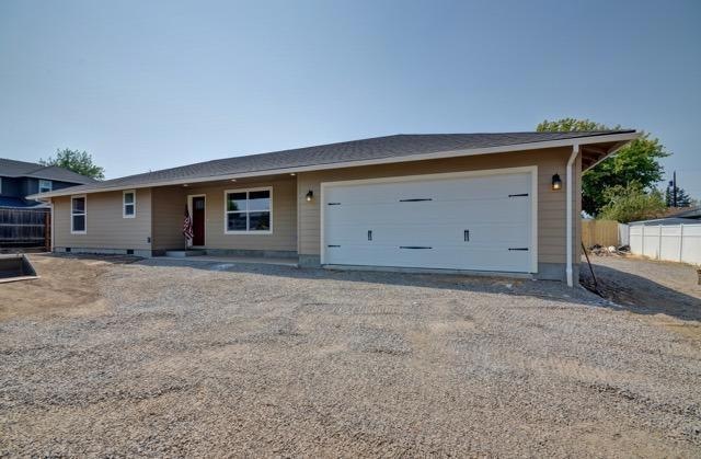 822 Ash St, Central Point, OR 97502 - photo 1