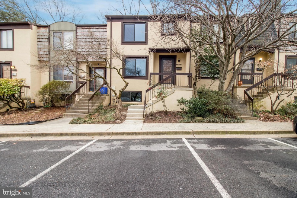 10609 Muirfield Dr, Potomac, MD 20854 - photo 1