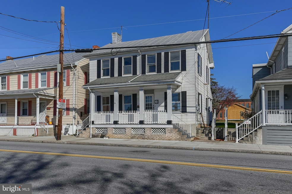 314 S Queen St, Littlestown, PA 17340 - photo 1