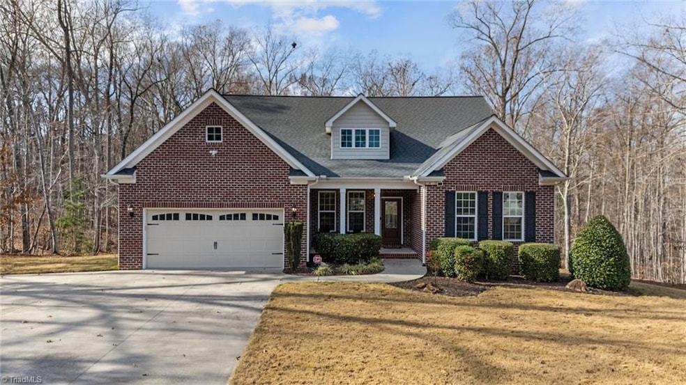 995 Chamberlin Dr, Asheboro, NC 27205 - photo 1