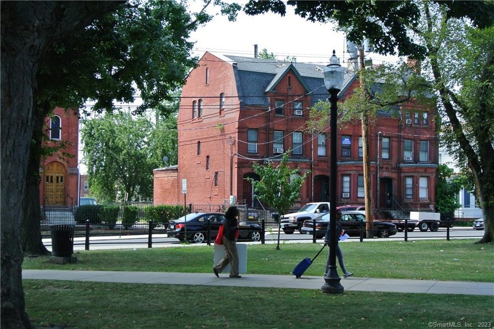 534 E Washington Ave unit 3, Bridgeport, CT 06608 - photo 1