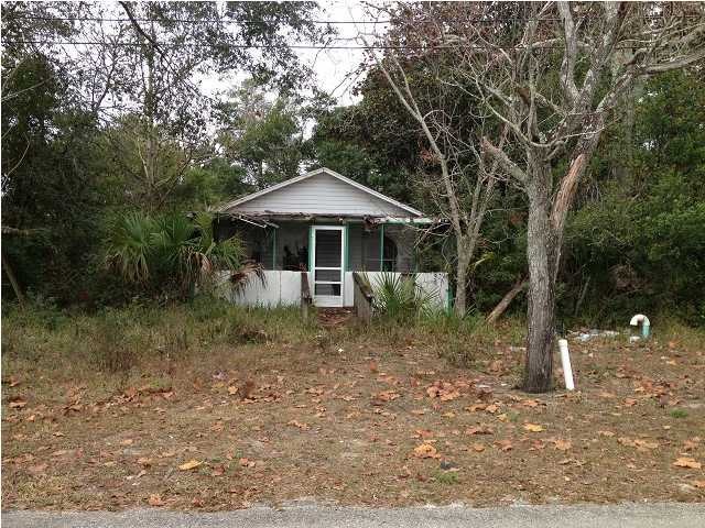 301 W 8th St, Carrabelle, FL 32322 - photo 1