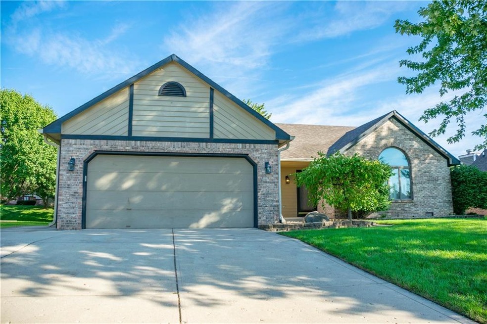 452 Clearwater Blvd, Whiteland, IN 46184 - photo 1