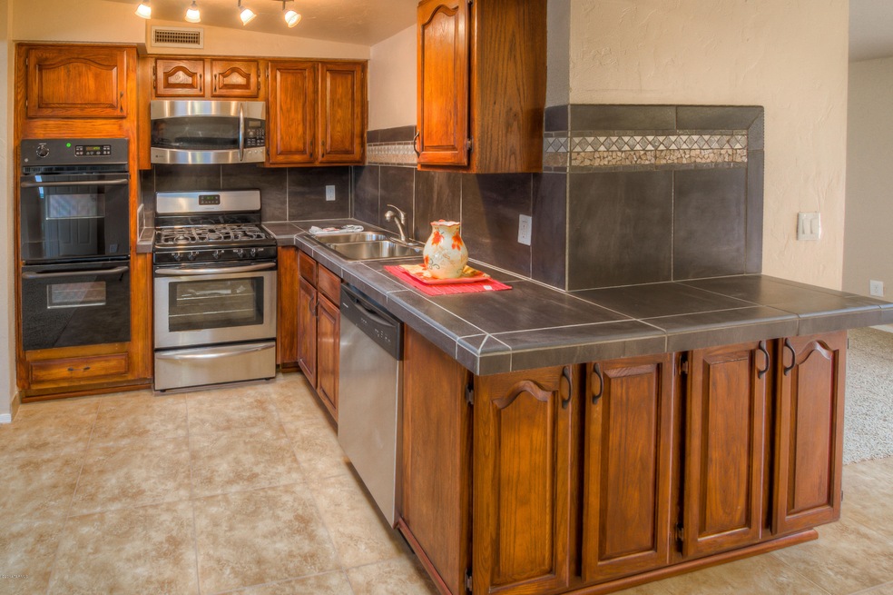 9 Kitchen Photo b