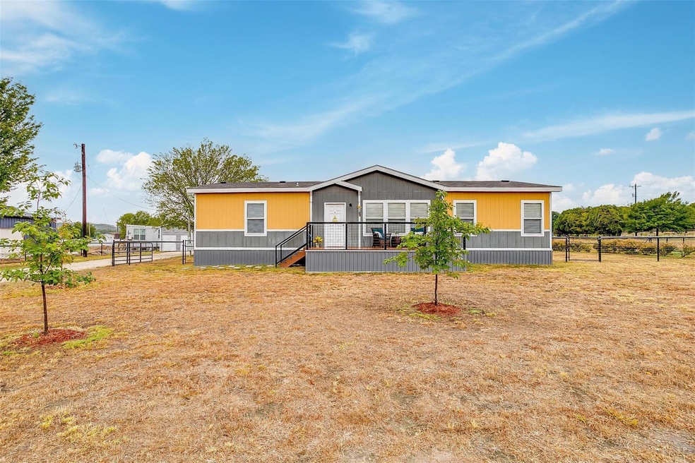 108 Steele Ct, Azle, TX 76020 - photo 1