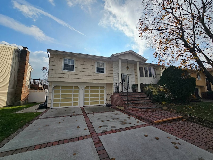 794 Vivian Ct, Baldwin, NY 11510 - photo 1