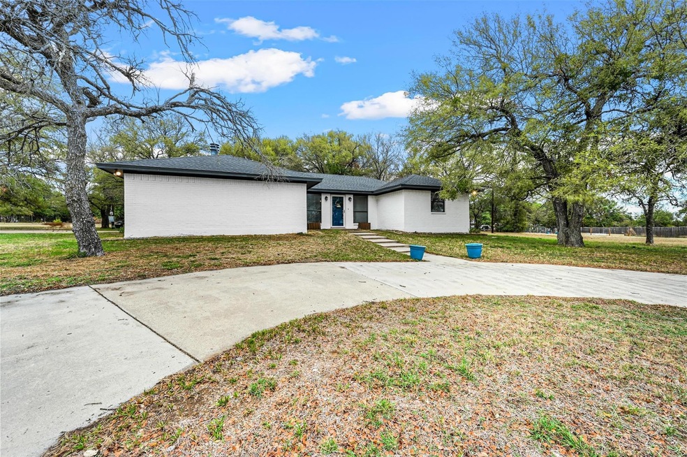 309 Valley View Dr, Azle, TX 76020 - photo 1