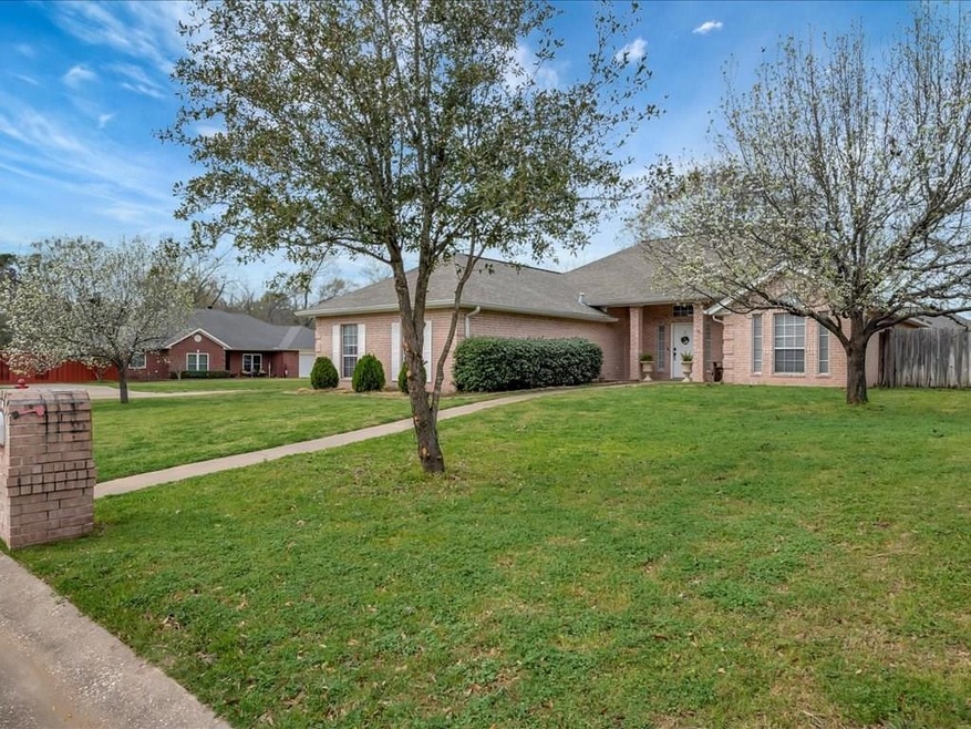 551 Ashwood Bend, Lufkin, TX 75904 - photo 1