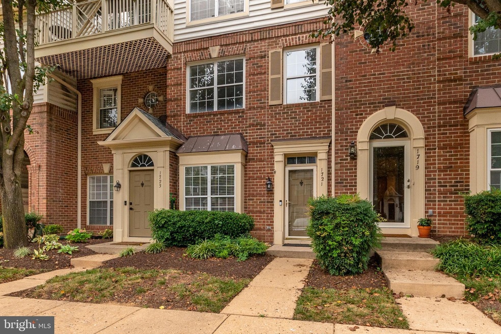 1721 Kingsgate Ct, Alexandria, VA 22302 - photo 1