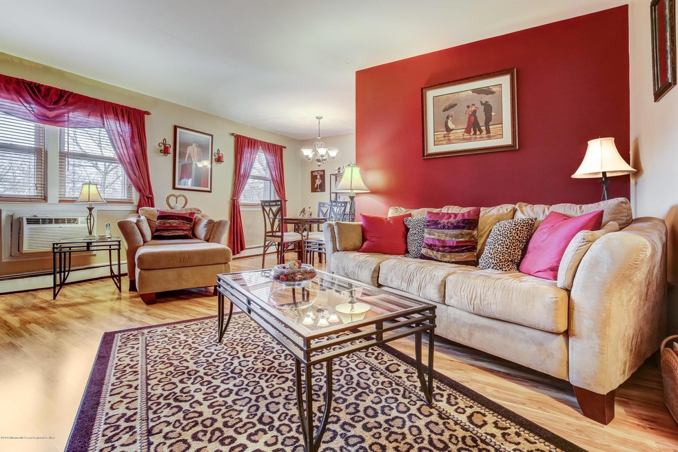 007_Family Room