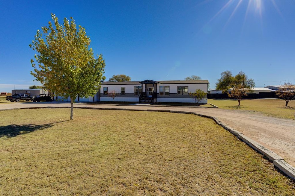 617 SW Avenue B, Seminole, TX 79360 - photo 1