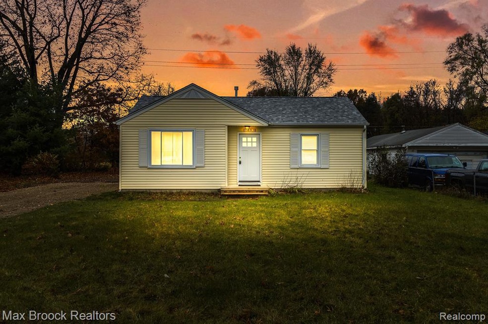 7093 Elizabeth Lake Rd, Waterford, MI 48327 - photo 1