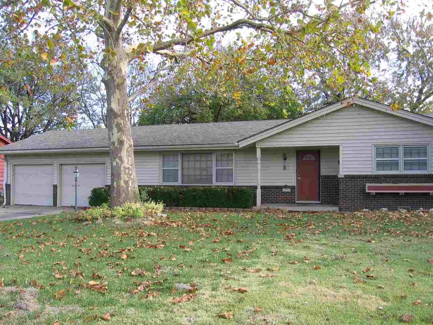 1702 N Charles