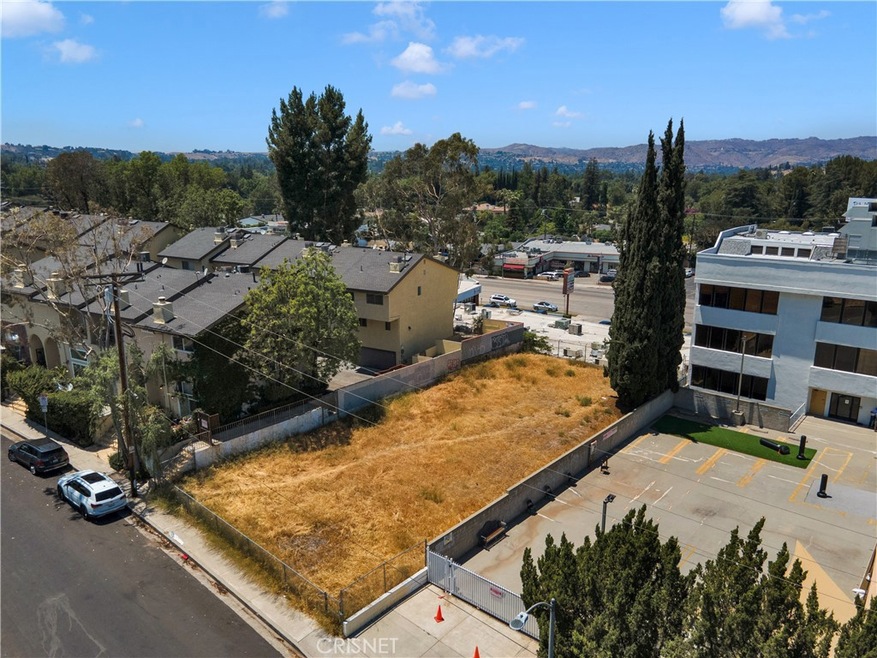 22949 Del Valle St, Los Angeles, CA 91364 - photo 1